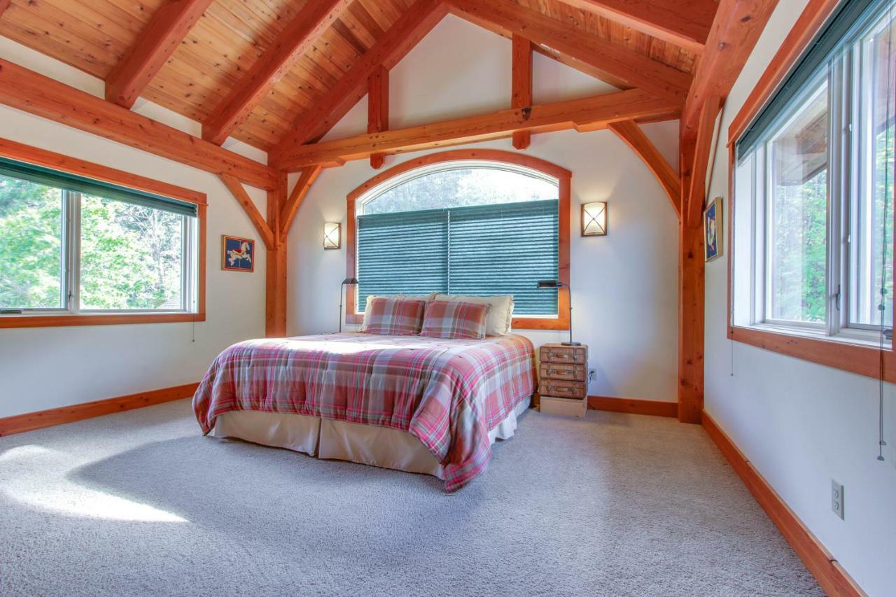 Bottle Bay Lakefront Lodge Sandpoint Exterior photo