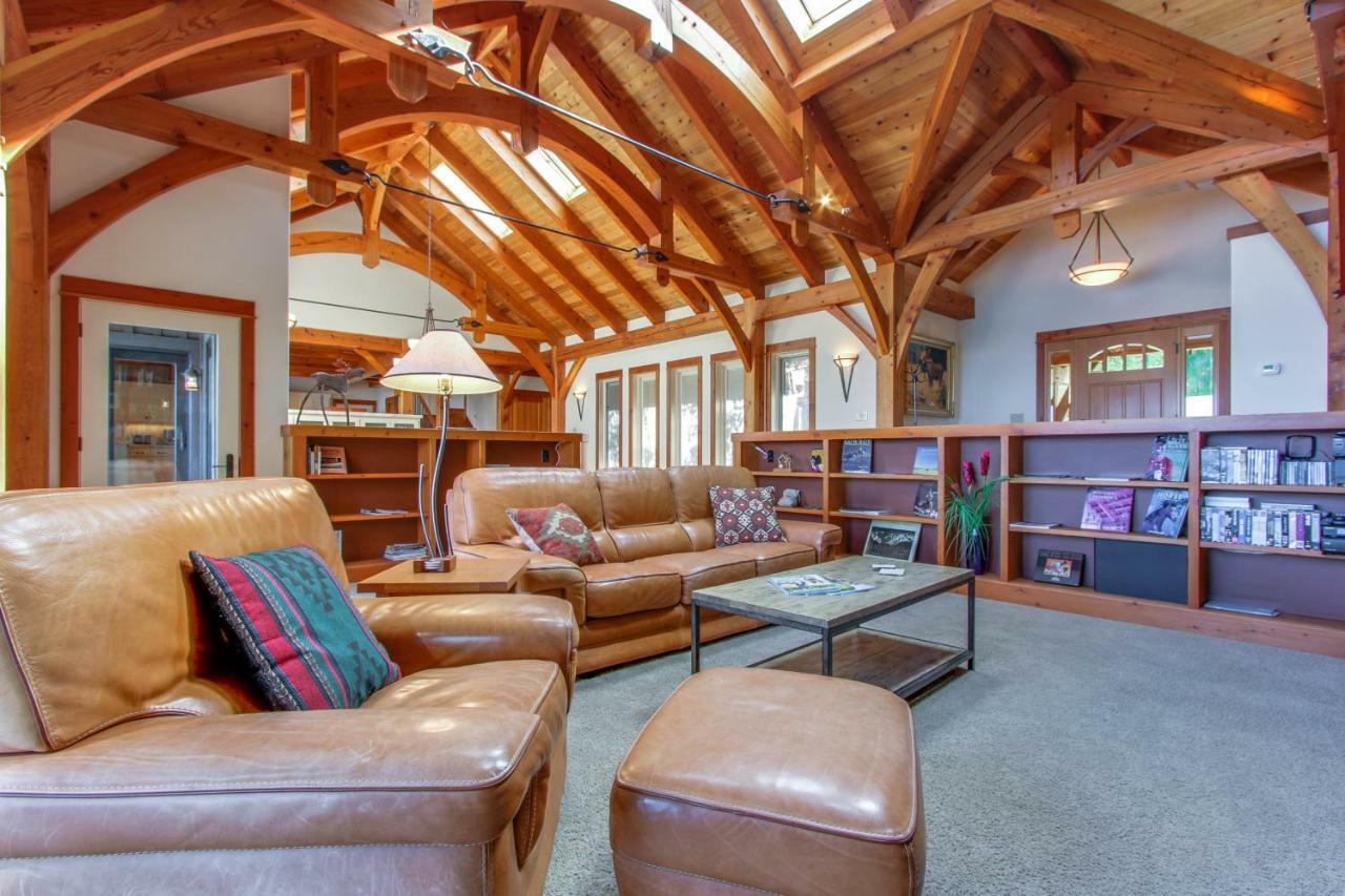 Bottle Bay Lakefront Lodge Sandpoint Exterior photo