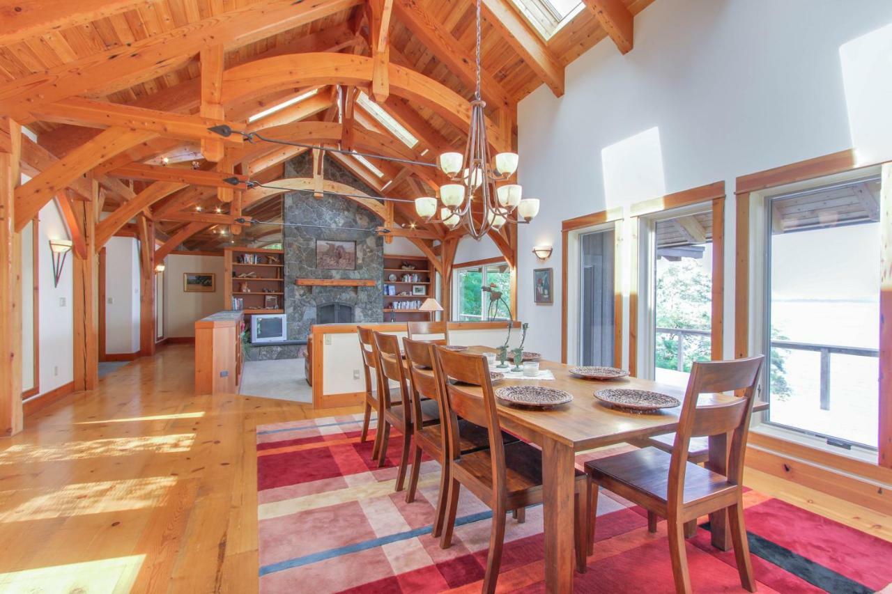 Bottle Bay Lakefront Lodge Sandpoint Exterior photo