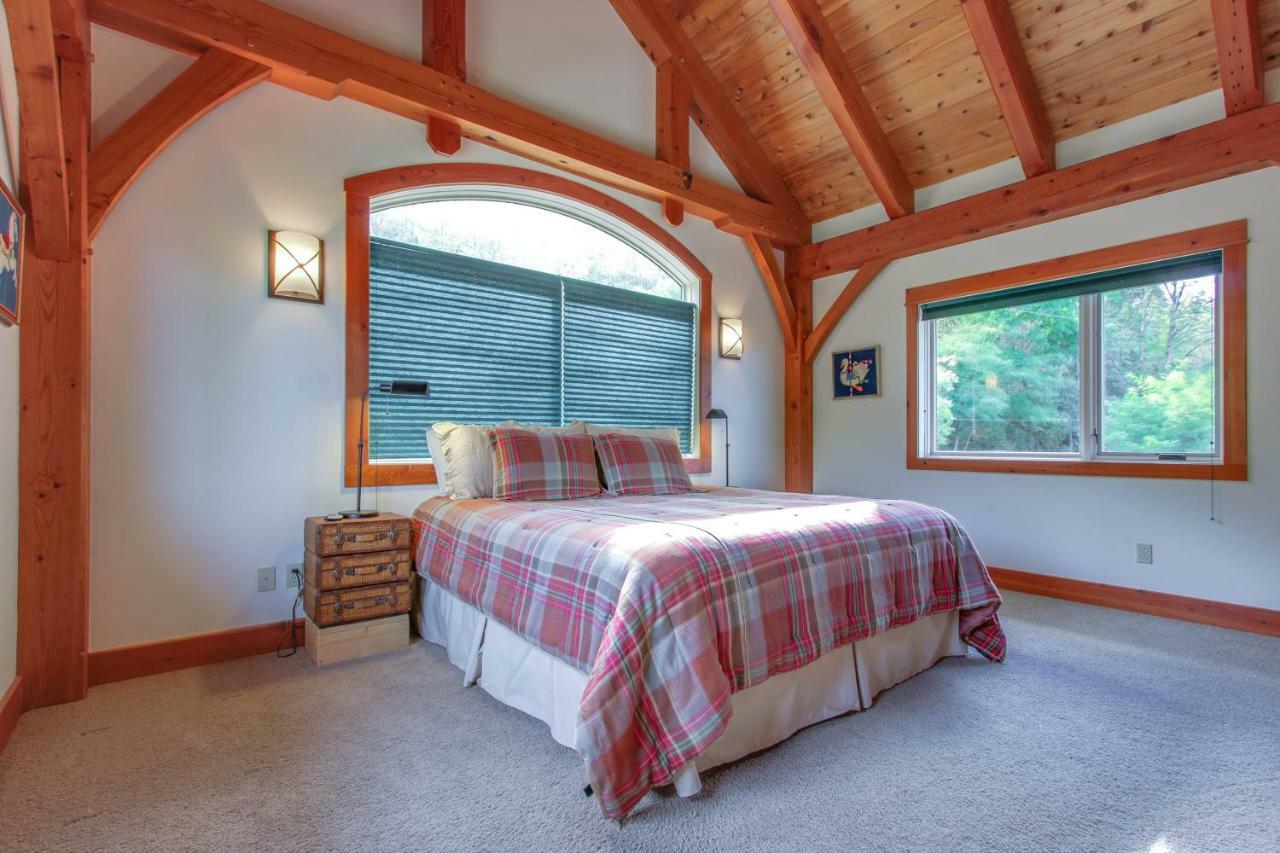 Bottle Bay Lakefront Lodge Sandpoint Exterior photo