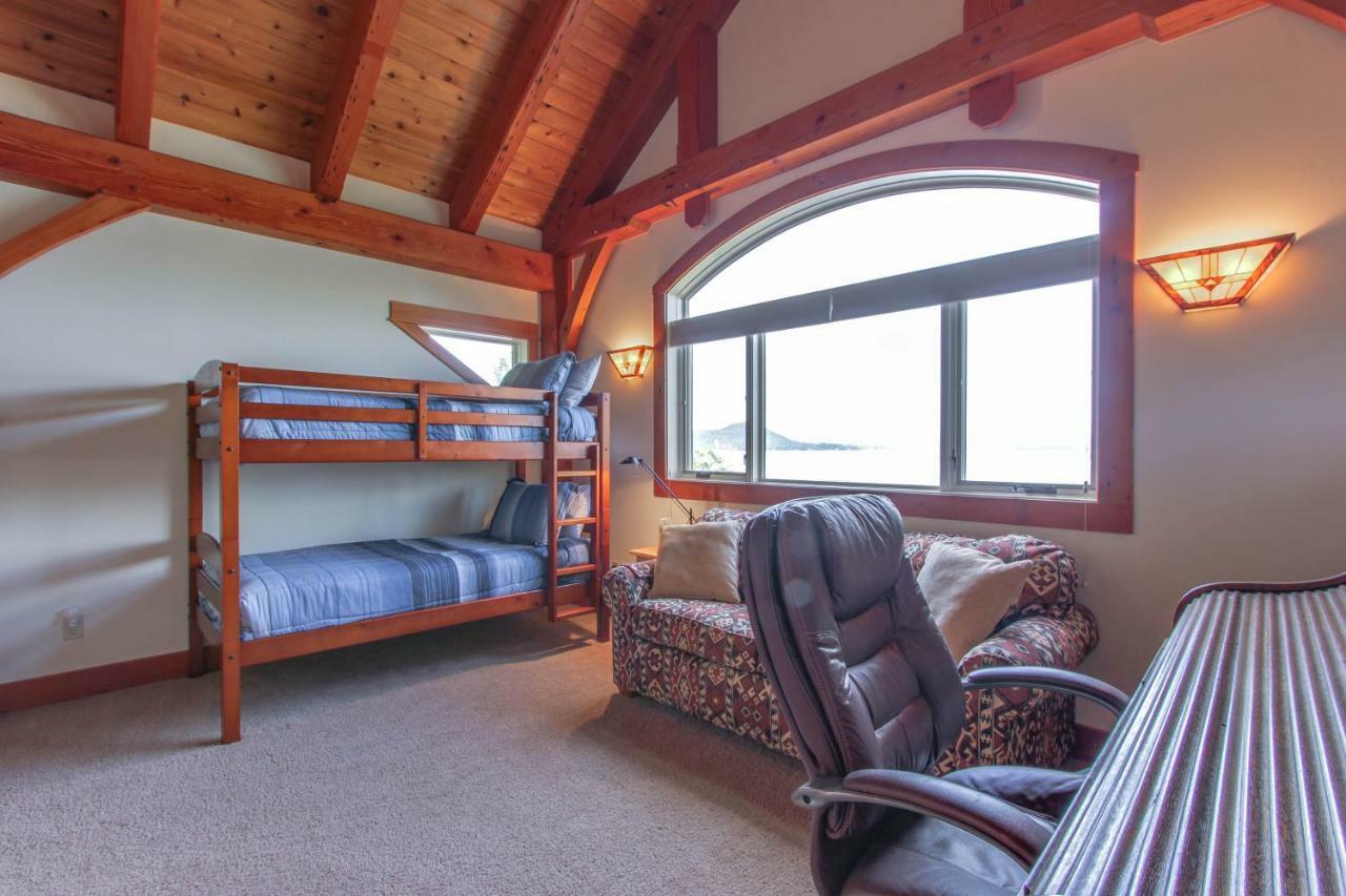 Bottle Bay Lakefront Lodge Sandpoint Exterior photo